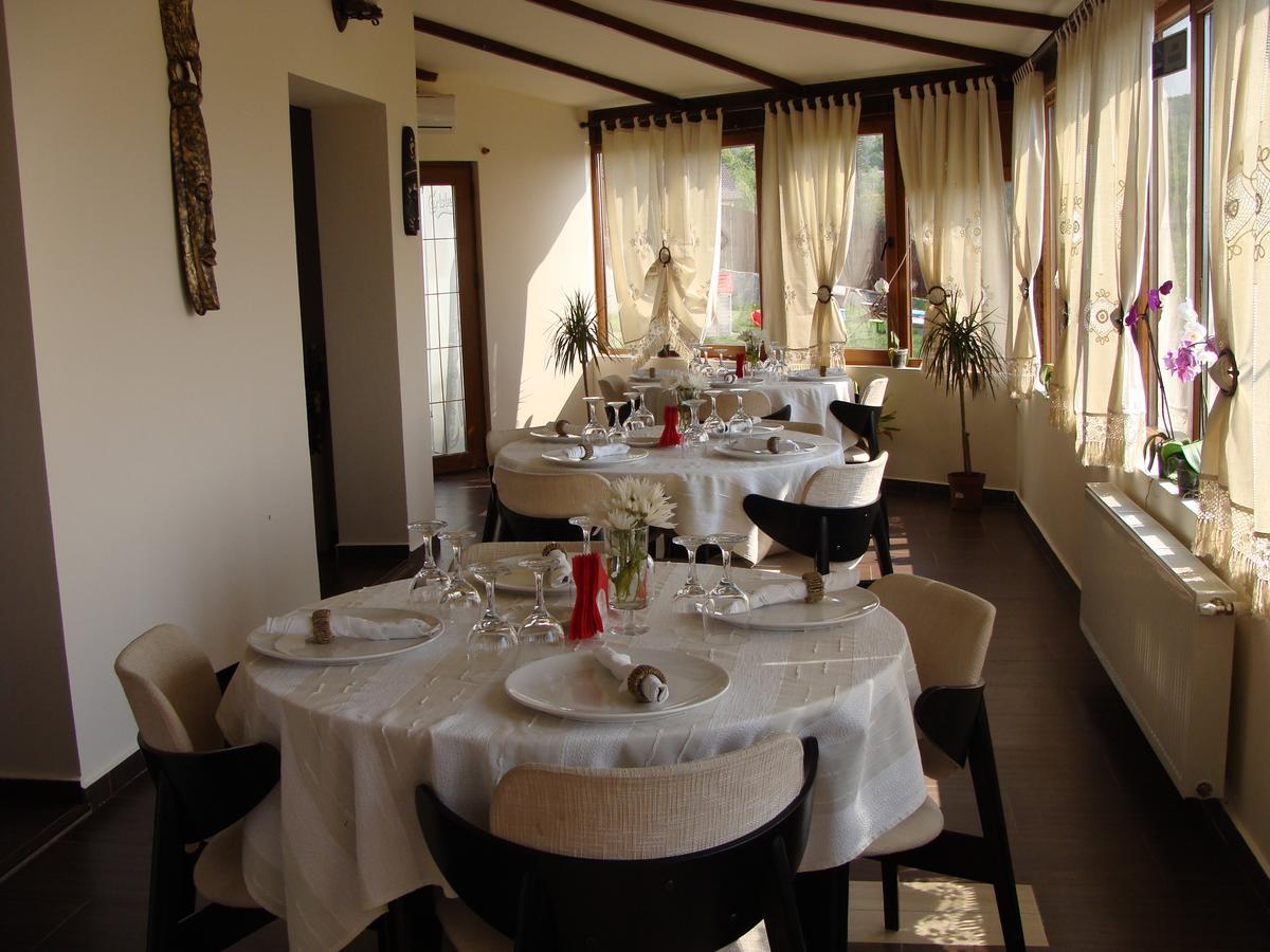 Pensiunea Taverna Bucium ยาช ภายนอก รูปภาพ